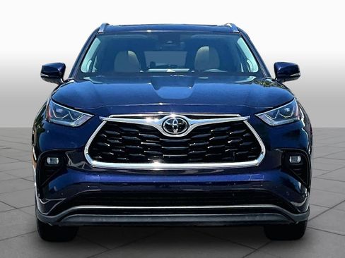 Used 2023 Toyota Highlander Limited FWD image 4