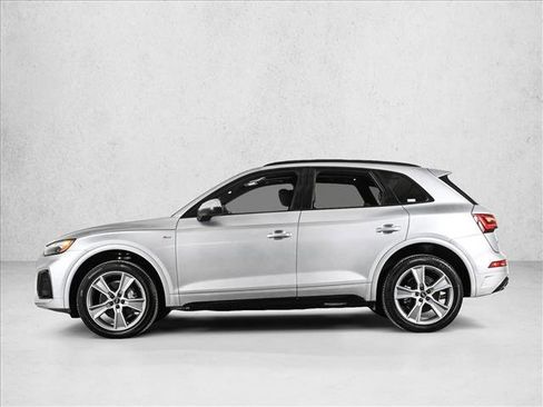 Certified 2025 Audi Q5 2.0T Premium w/ Convenience Plus Package image 9