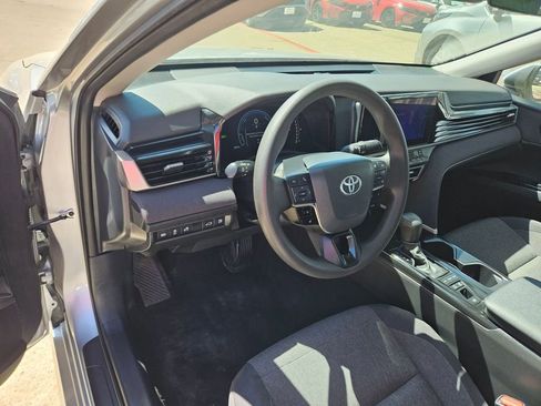 Used 2025 Toyota Camry LE image 13
