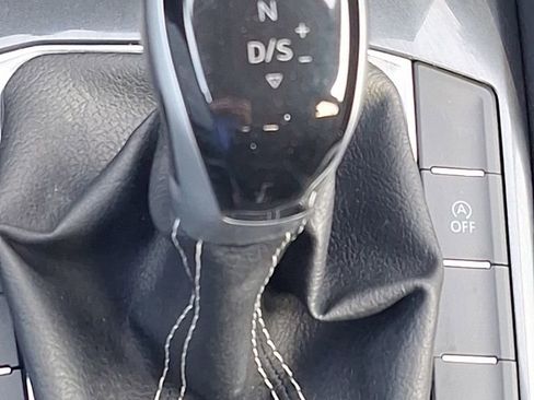 Used 2024 Volkswagen Tiguan SE image 42