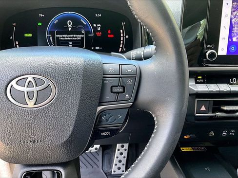Used 2025 Toyota Camry SE w/ Convenience Package FWD image 11