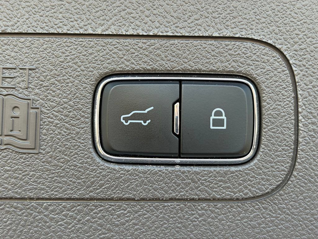 Certified 2023 Lincoln Aviator Reserve w/ Equipment Group 201A AWD/4WD image 13