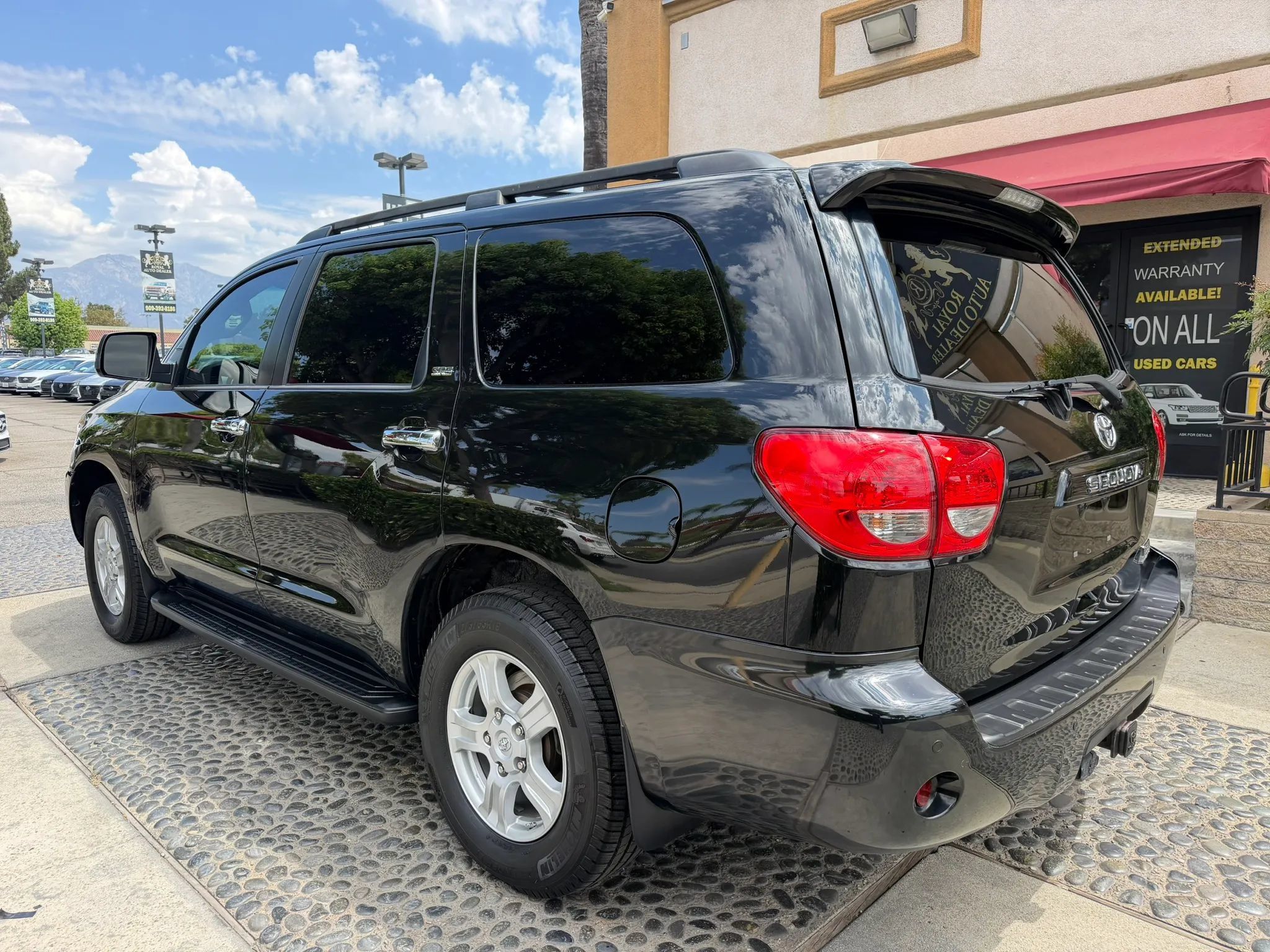 Used 2016 Toyota Sequoia SR5 w/ Premium Package RWD image 7