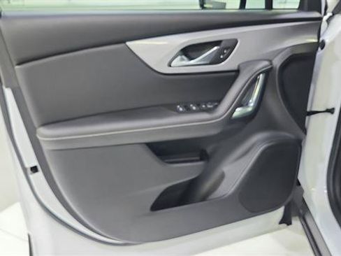 Used 2025 Chevrolet Blazer LT FWD image 19