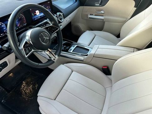 Used 2025 Mercedes-Benz GLA 250 image 11