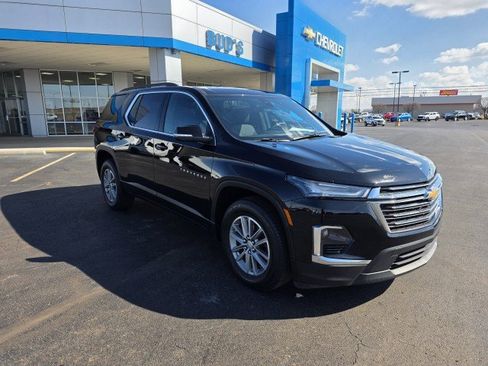 Used 2023 Chevrolet Traverse LT image 2