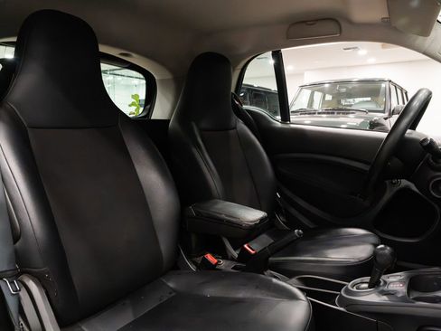 Used 2017 smart fortwo pure image 9