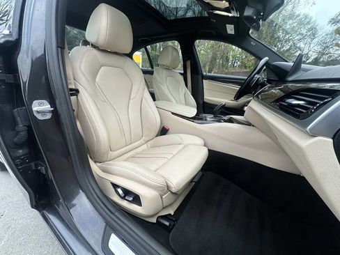 Used 2018 BMW 530i xDrive image 9