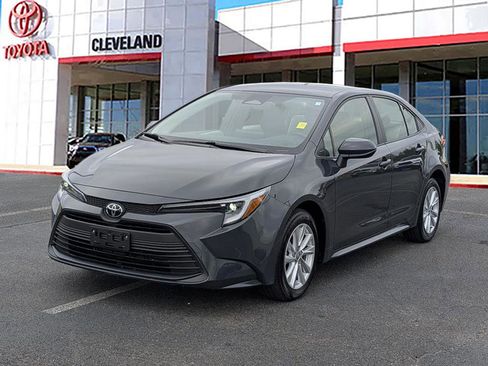 Used 2026 Toyota Corolla LE image 4