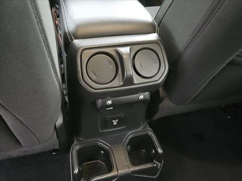 Used 2022 Jeep Wrangler Unlimited Sahara image 17