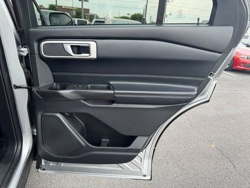 Used 2020 Ford Explorer XLT w/ Equipment Group 202A AWD/4WD image 8