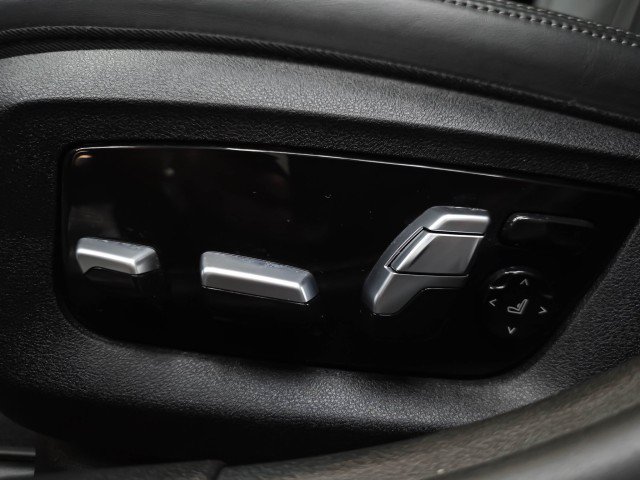 Used 2020 BMW M550i xDrive AWD/4WD image 32