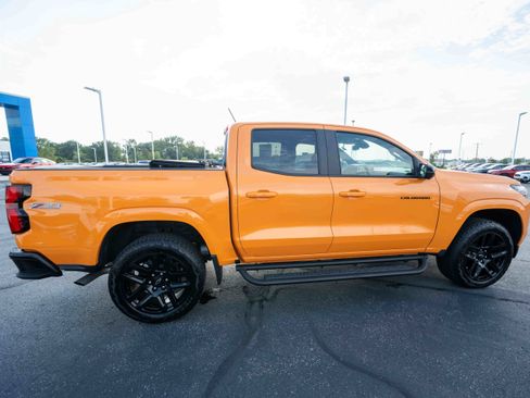 Used 2025 Chevrolet Colorado Z71 w/ Technology Package AWD/4WD image 6