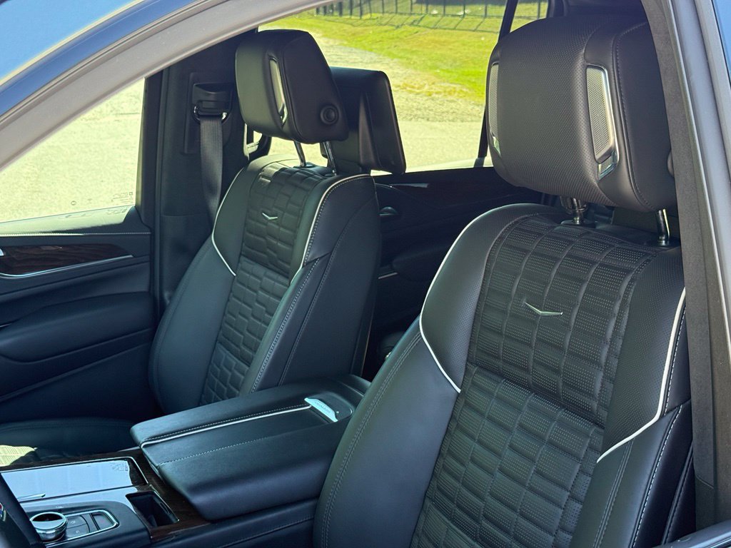 Used 2023 Cadillac Escalade ESV Sport Platinum w/ Heavy-Duty Trailer Package AWD/4WD image 21