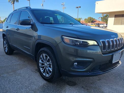 Used 2019 Jeep Cherokee Latitude Plus w/ Comfort/Convenience Group AWD/4WD image 3
