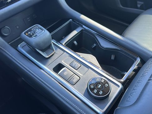 Used 2023 Nissan Pathfinder SL image 36