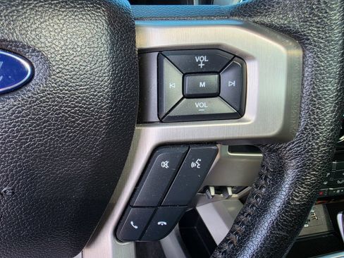 Used 2015 Ford F150 Platinum w/ Equipment Group 701A Luxury AWD/4WD image 11