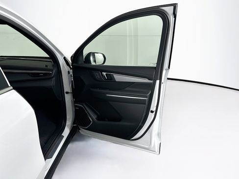 Used 2025 Buick Enclave Preferred image 34