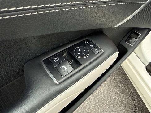 Used 2015 Mercedes-Benz SL 550 image 8