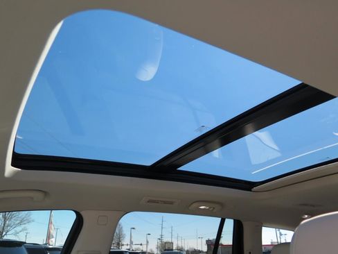 Used 2025 Cadillac XT6 Premium Luxury w/ Technology Package image 13