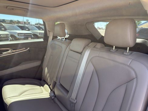 Used 2021 Lincoln Nautilus Reserve w/ Equipment Group 201A AWD/4WD image 12