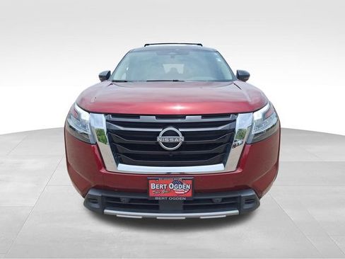 Certified 2023 Nissan Pathfinder SL FWD image 2
