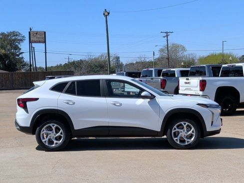 New 2026 Chevrolet Trax LS w/ LS Convenience Package image 9