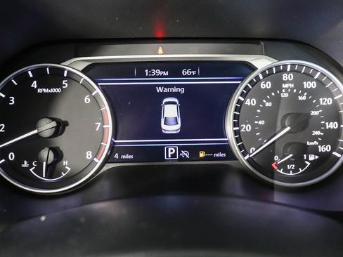 Used 2025 Nissan Sentra SR FWD image 25