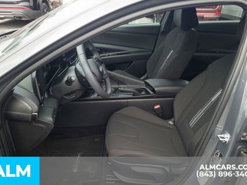 Used 2025 Hyundai Elantra Sport image 17