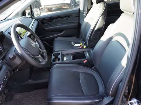 Used 2024 Honda Odyssey Elite image 5