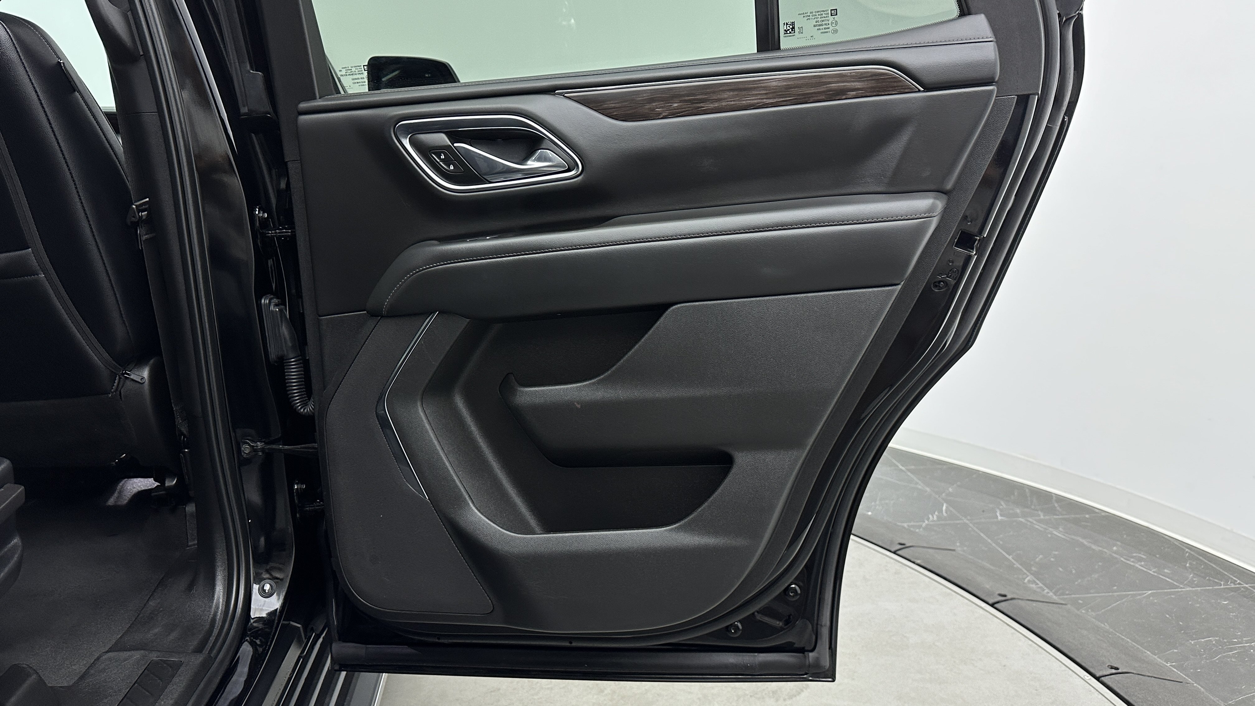 Used 2024 Chevrolet Tahoe LS RWD image 30