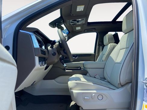 New 2026 GMC Yukon Denali w/ Denali Reserve Package AWD/4WD image 9