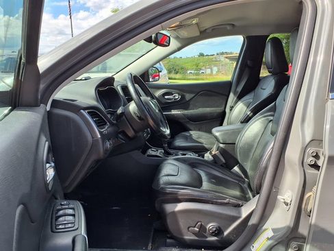 Used 2020 Jeep Cherokee Limited FWD image 13