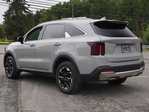 Used 2025 Kia Sorento S AWD/4WD image 9