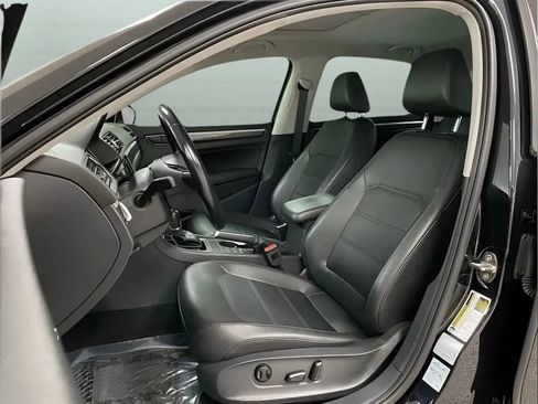 Used 2018 Volkswagen Passat 2.0T SE FWD image 10
