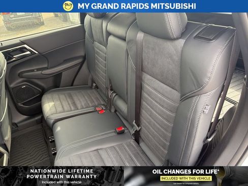 New 2026 Mitsubishi Outlander AWD image 25