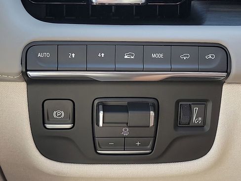 New 2024 Cadillac Escalade Premium Luxury Platinum image 17