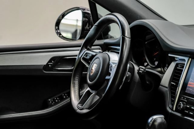 Used 2017 Porsche Macan GTS w/ Premium Package Plus AWD/4WD image 17