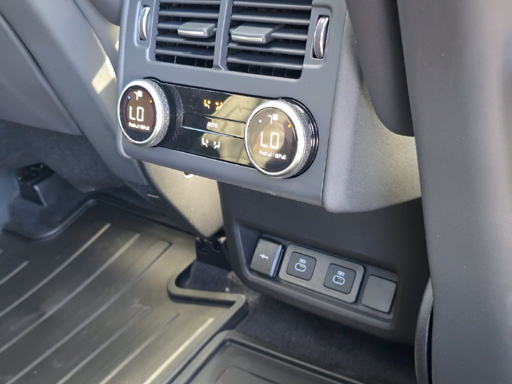 New 2026 Land Rover Discovery Limited Edition AWD/4WD image 16