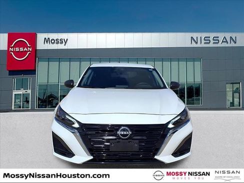 Certified 2025 Nissan Altima 2.5 S image 3