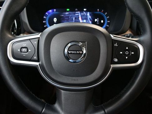 Used 2022 Volvo XC60 B5 Momentum w/ Protection Package Premier image 39