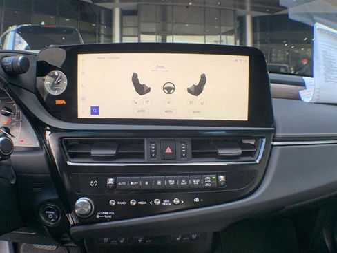 Certified 2025 Lexus ES 300h ES 300h w/ Premium Package image 19