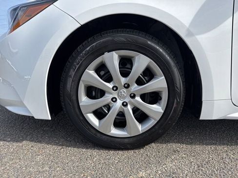 Used 2026 Toyota Corolla LE FWD image 5
