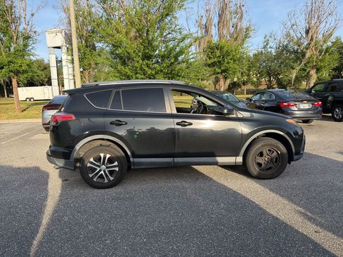 Used 2017 Toyota RAV4 LE FWD image 6
