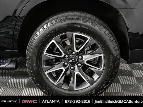 Used 2022 Chevrolet Tahoe Z71 w/ Luxury Package AWD/4WD image 40