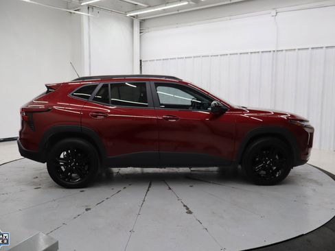 Used 2024 Chevrolet Trax ACTIV w/ Sunroof Package image 2