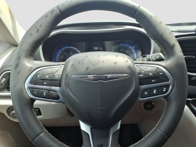 Used 2024 Chrysler Pacifica Touring-L FWD image 27