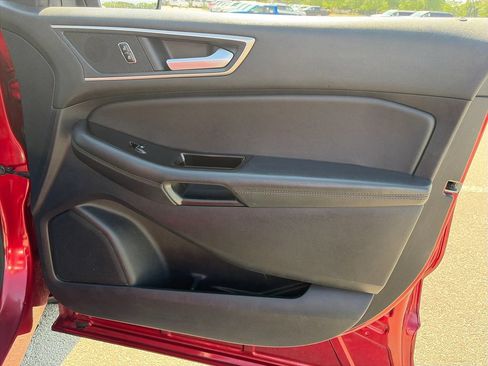 Used 2019 Ford Edge SEL w/ Equipment Group 201A AWD/4WD image 9