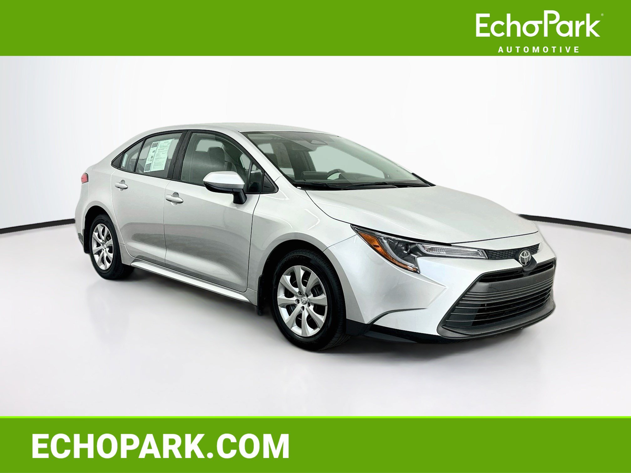 Used 2025 Toyota Corolla LE FWD image 1