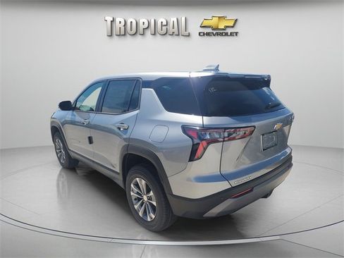 New 2026 Chevrolet Equinox LT image 2